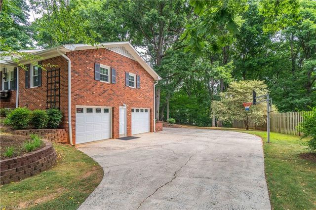 4921 Gladwyn Drive, Winston-salem, NC 27104