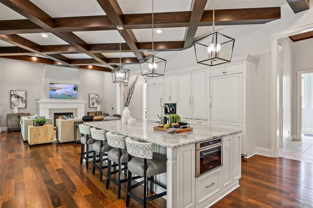 6121 Golfview Drive, Bloomfield Hills, MI 48301