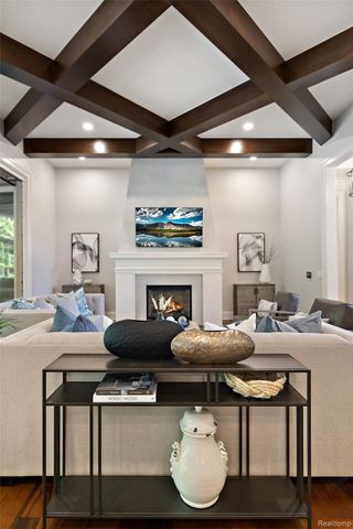 6121 Golfview Drive, Bloomfield Hills, MI 48301