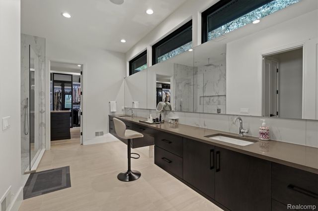 6121 Golfview Drive, Bloomfield Hills, MI 48301