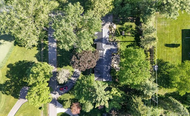 6121 Golfview Drive, Bloomfield Hills, MI 48301