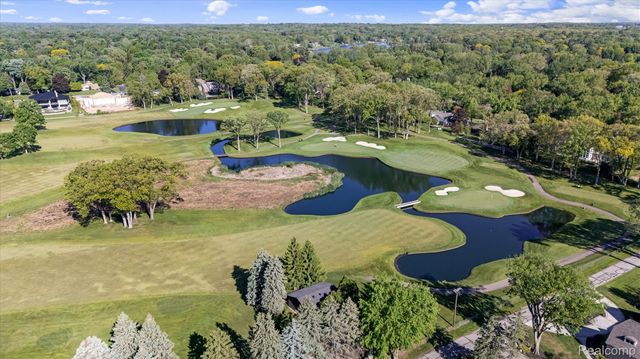 6121 Golfview Drive, Bloomfield Hills, MI 48301