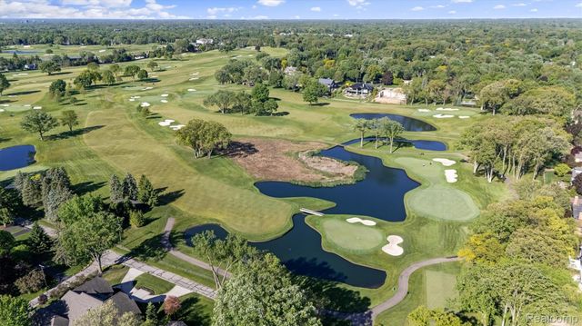 6121 Golfview Drive, Bloomfield Hills, MI 48301