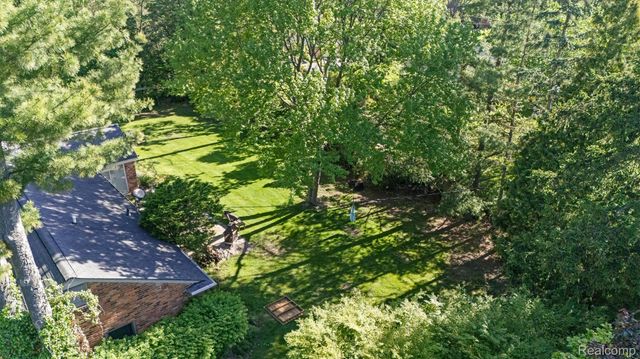 6121 Golfview Drive, Bloomfield Hills, MI 48301