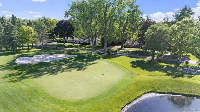 6121 Golfview Drive, Bloomfield Hills, MI 48301