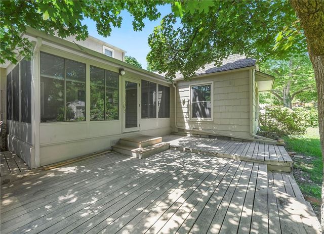5327 Outlook Street, Mission, KS 66202