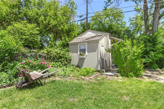 5327 Outlook Street, Mission, KS 66202