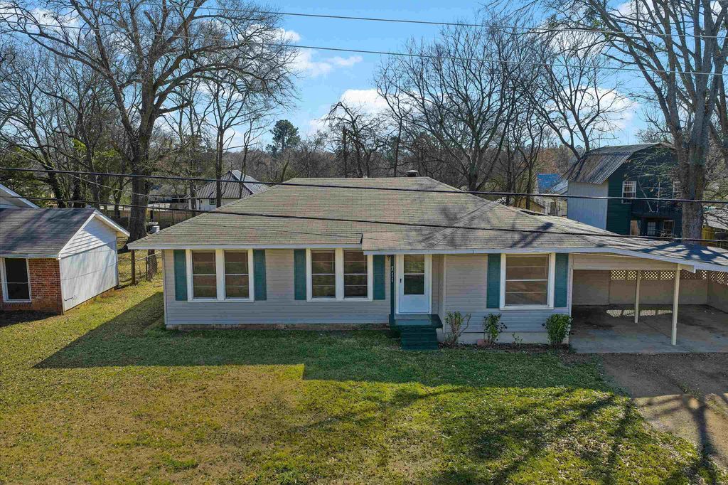 711 Bluebonnet, Hughes Springs, TX 75656