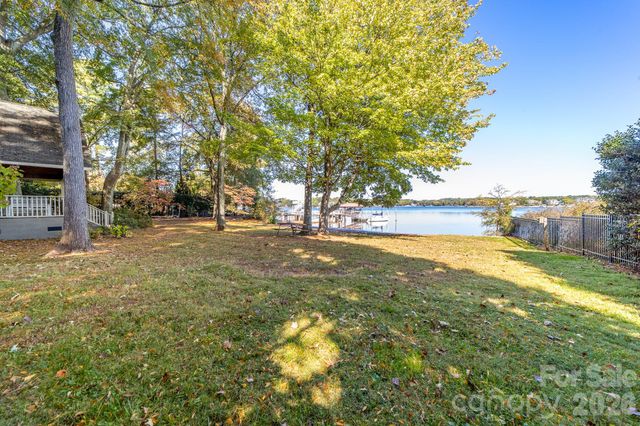 17005 Belle Isle Drive, Cornelius, NC 28031