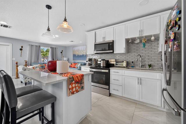946 Mcintosh Street, West Palm Beach, FL 33405