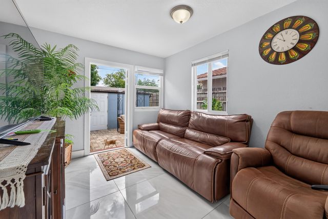 946 Mcintosh Street, West Palm Beach, FL 33405
