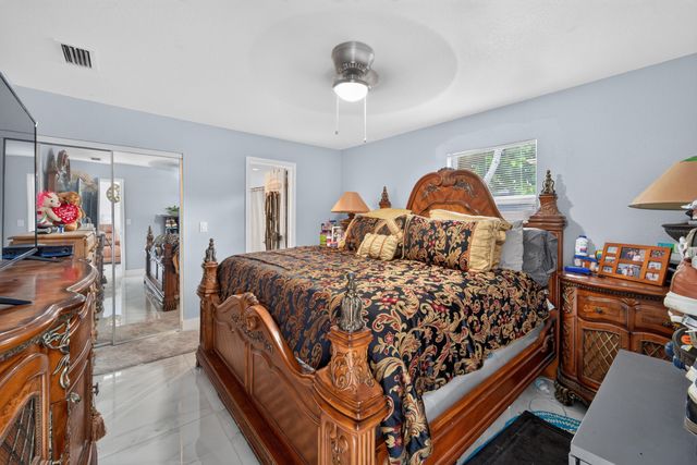 946 Mcintosh Street, West Palm Beach, FL 33405