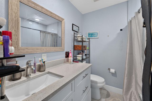 946 Mcintosh Street, West Palm Beach, FL 33405