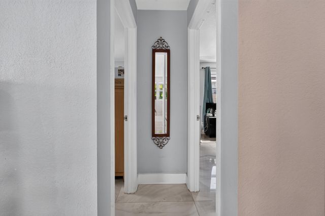 946 Mcintosh Street, West Palm Beach, FL 33405