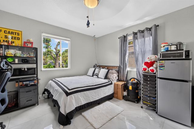 946 Mcintosh Street, West Palm Beach, FL 33405