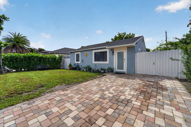 946 Mcintosh Street, West Palm Beach, FL 33405