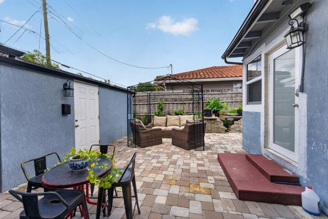 946 Mcintosh Street, West Palm Beach, FL 33405