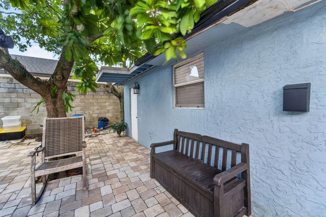 946 Mcintosh Street, West Palm Beach, FL 33405