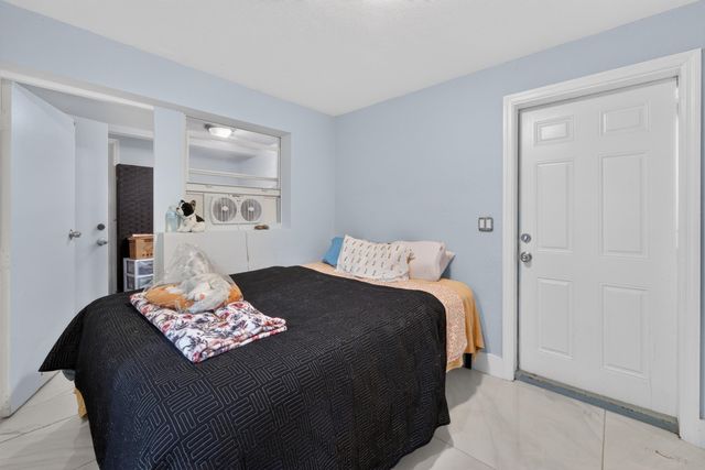 946 Mcintosh Street, West Palm Beach, FL 33405