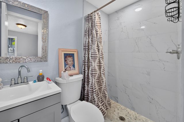 946 Mcintosh Street, West Palm Beach, FL 33405