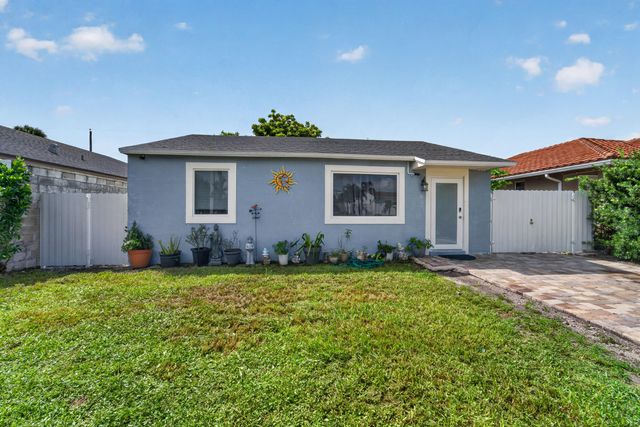 946 Mcintosh Street, West Palm Beach, FL 33405