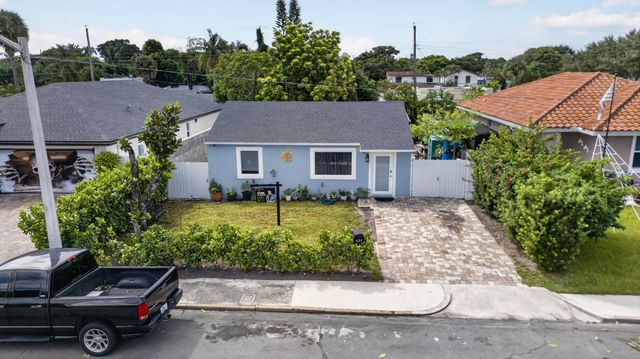946 Mcintosh Street, West Palm Beach, FL 33405
