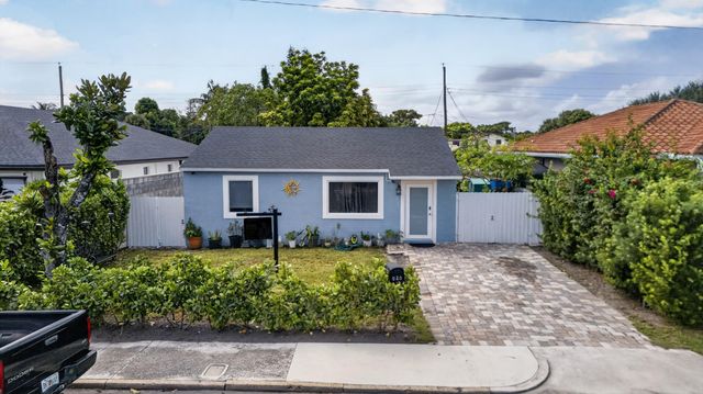 946 Mcintosh Street, West Palm Beach, FL 33405