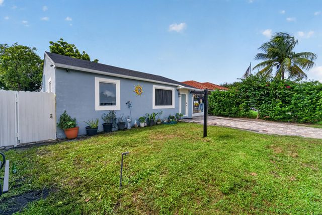 946 Mcintosh Street, West Palm Beach, FL 33405