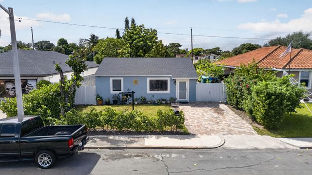 946 Mcintosh Street, West Palm Beach, FL 33405