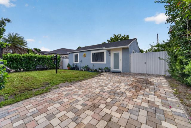 946 Mcintosh Street, West Palm Beach, FL 33405