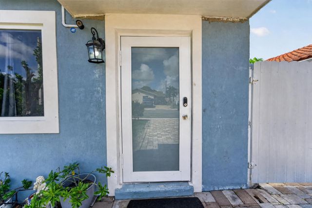 946 Mcintosh Street, West Palm Beach, FL 33405