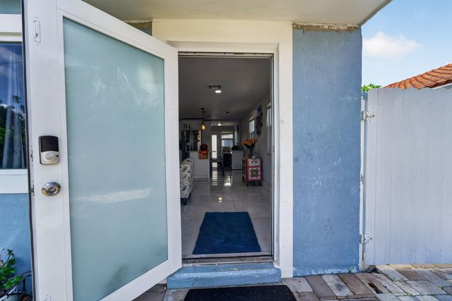 946 Mcintosh Street, West Palm Beach, FL 33405