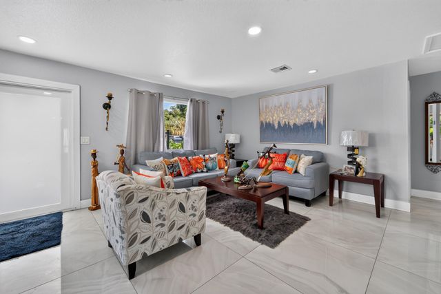 946 Mcintosh Street, West Palm Beach, FL 33405