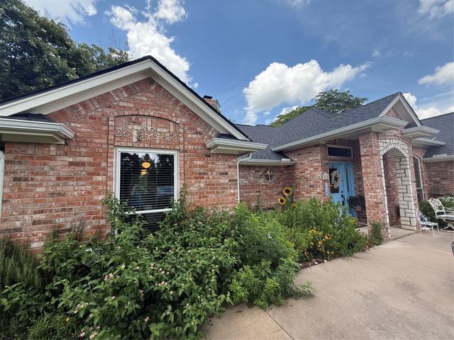 9715 Ravenswood Road, Granbury, TX 76049