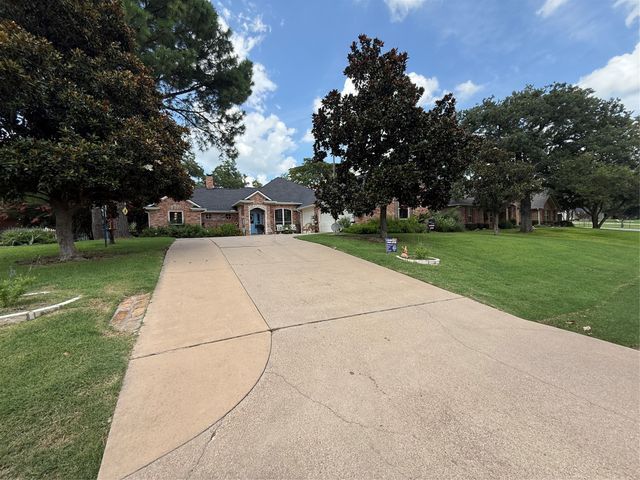 9715 Ravenswood Road, Granbury, TX 76049