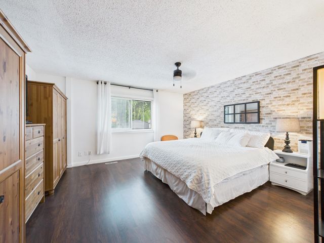 6359 Saint Johns Drive, Eden Prairie, MN 55346