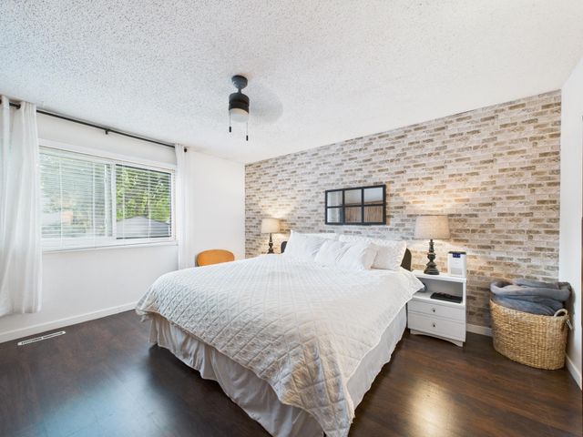 6359 Saint Johns Drive, Eden Prairie, MN 55346