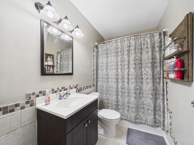 6359 Saint Johns Drive, Eden Prairie, MN 55346