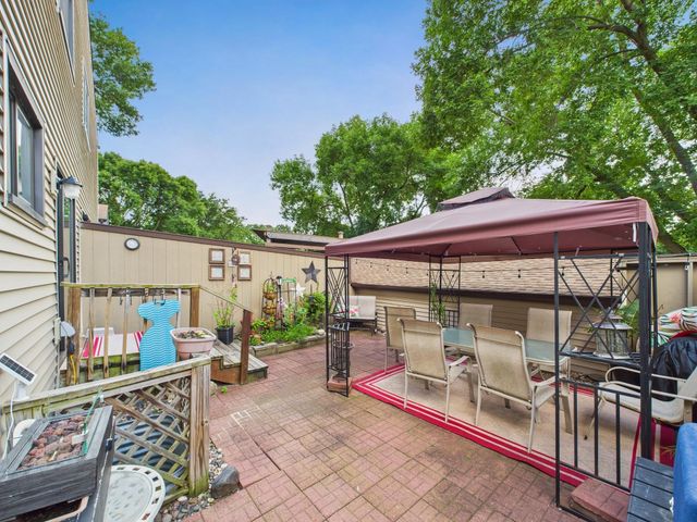 6359 Saint Johns Drive, Eden Prairie, MN 55346