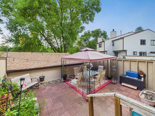 6359 Saint Johns Drive, Eden Prairie, MN 55346