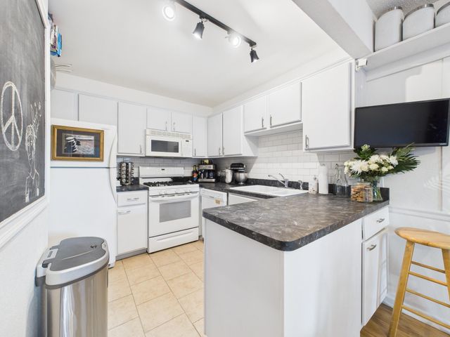 6359 Saint Johns Drive, Eden Prairie, MN 55346