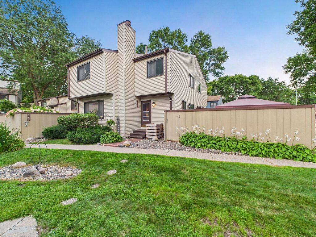 6359 Saint Johns Drive, Eden Prairie, MN 55346