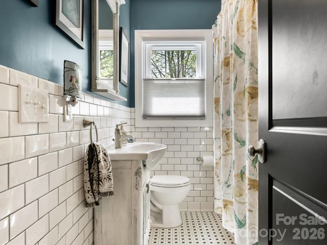 1500 Richland Drive, Charlotte, NC 28205