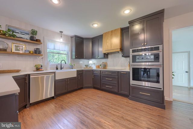 1550 PUTNAM DR, Lancaster, PA 17602