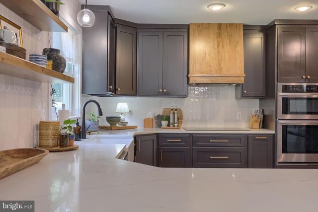 1550 PUTNAM DR, Lancaster, PA 17602