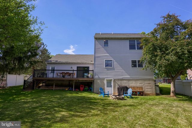 1550 PUTNAM DR, Lancaster, PA 17602