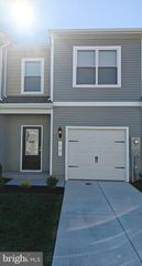 140 CRAMSFORD ST, Falling Waters, WV 25419