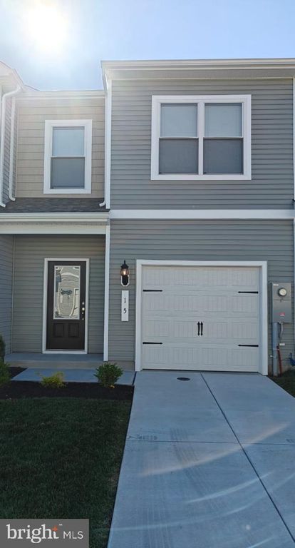 140 CRAMSFORD ST, Falling Waters, WV 25419