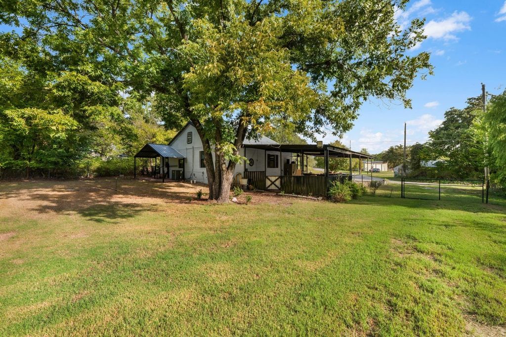 702 Monticello Drive, Springtown, TX 76082 — photo 5