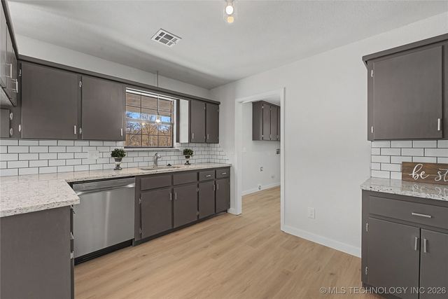 920 N Woodview Drive, Skiatook, OK 74070